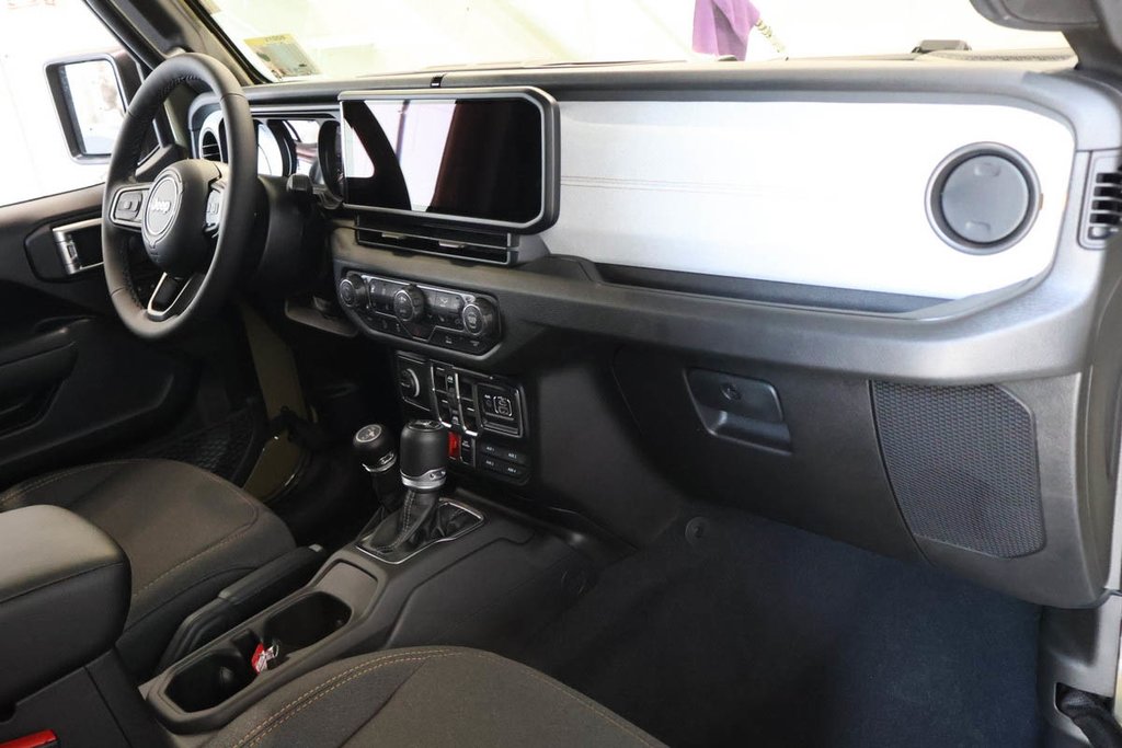 Jeep Wrangler 4-Door WILLYS 2026 à Terrebonne, Québec - 11 - w1024h768px