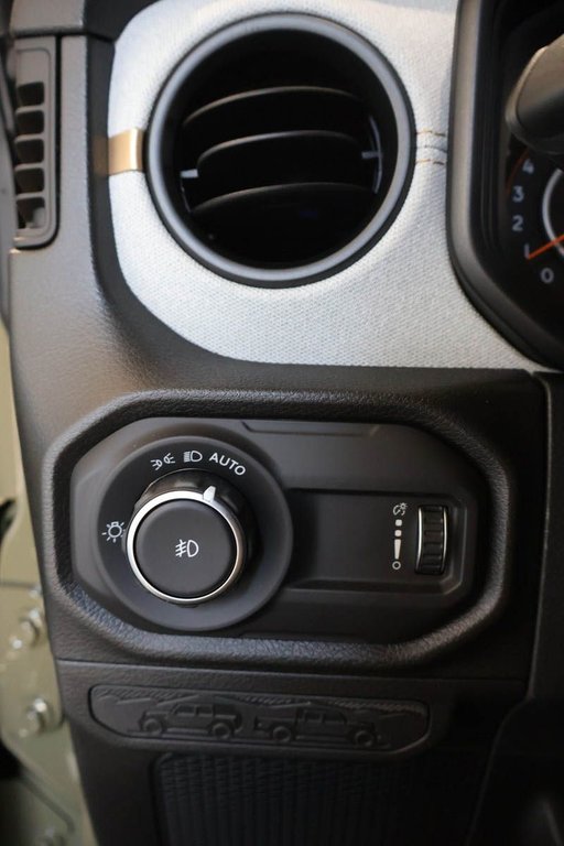 Jeep Wrangler 4-Door WILLYS 2026 à Terrebonne, Québec - 17 - w1024h768px