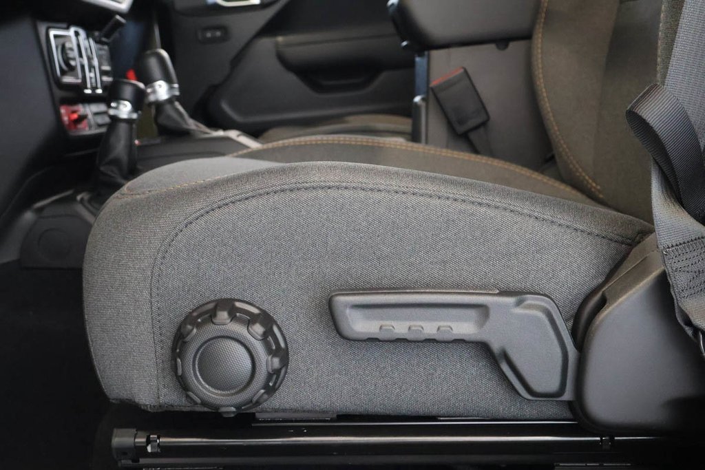 Jeep Wrangler 4-Door WILLYS 2026 à Terrebonne, Québec - 9 - w1024h768px