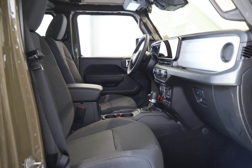 Jeep Wrangler 4-Door WILLYS 2026 à Terrebonne, Québec - 10 - w1024h768px