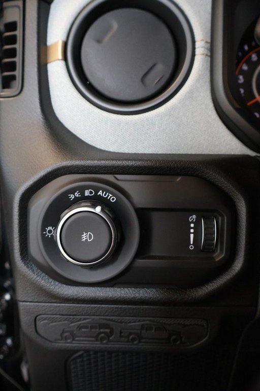 Jeep Wrangler 4-Door WILLYS 2026 à Terrebonne, Québec - 19 - w1024h768px