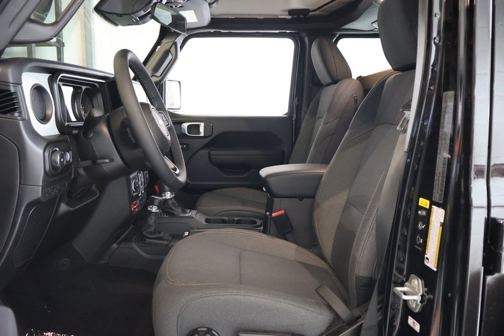 Jeep Wrangler 4-Door WILLYS 2026 à Terrebonne, Québec - 8 - w1024h768px