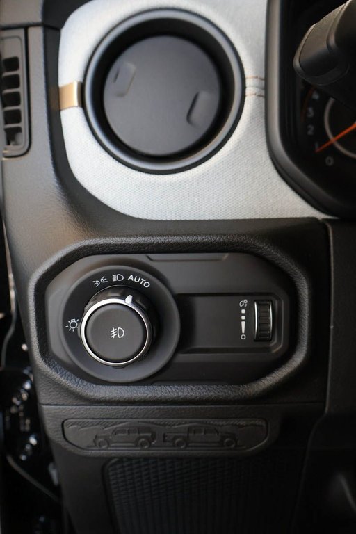 Jeep Wrangler 4-Door WILLYS 2026 à Terrebonne, Québec - 16 - w1024h768px