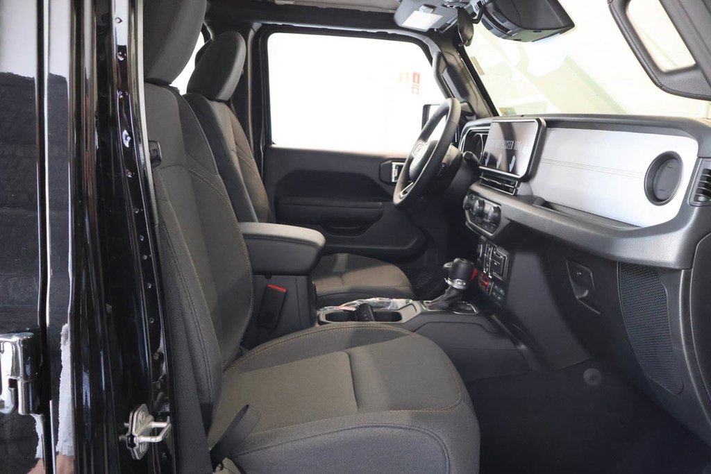 Jeep Wrangler 4-Door WILLYS 2026 à Terrebonne, Québec - 10 - w1024h768px