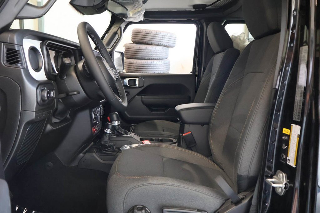 Jeep Wrangler 4-Door WILLYS 2026 à Terrebonne, Québec - 8 - w1024h768px