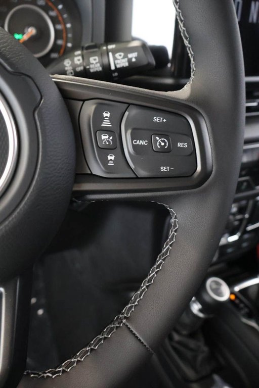 Jeep Wrangler 4-Door WILLYS 2026 à Terrebonne, Québec - 13 - w1024h768px