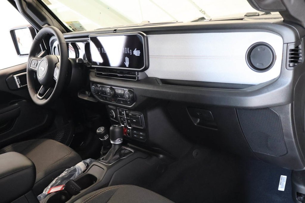 Jeep Wrangler 4-Door WILLYS 2026 à Terrebonne, Québec - 11 - w1024h768px