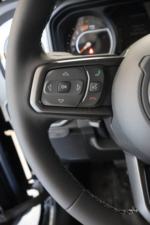 Jeep Wrangler 4-Door WILLYS 2026 à Terrebonne, Québec - 12 - w1024h768px