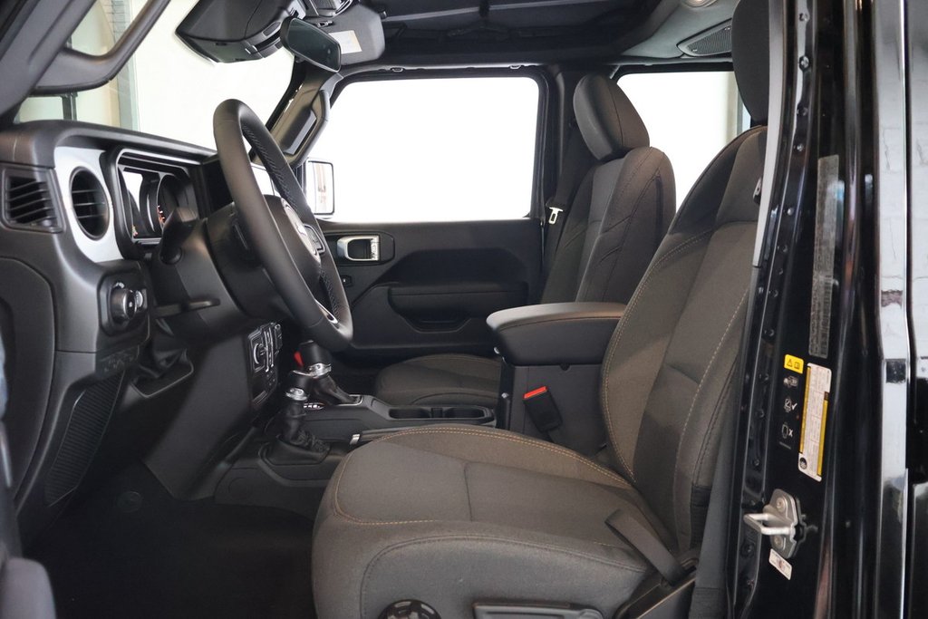 Jeep Wrangler 4-Door SPORT S 2026 à Terrebonne, Québec - 8 - w1024h768px
