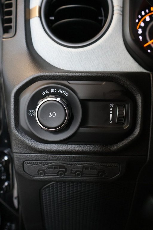 Jeep Wrangler 4-Door SPORT S 2026 à Terrebonne, Québec - 19 - w1024h768px