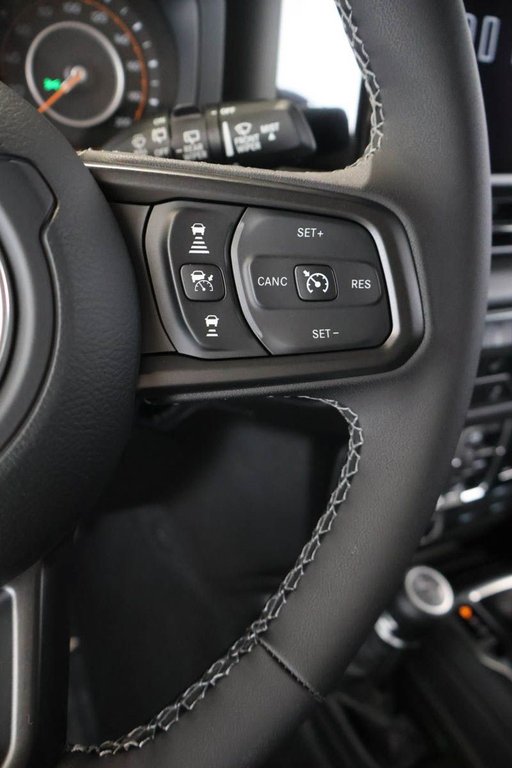 Jeep Wrangler 4-Door WILLYS 2026 à Terrebonne, Québec - 13 - w1024h768px
