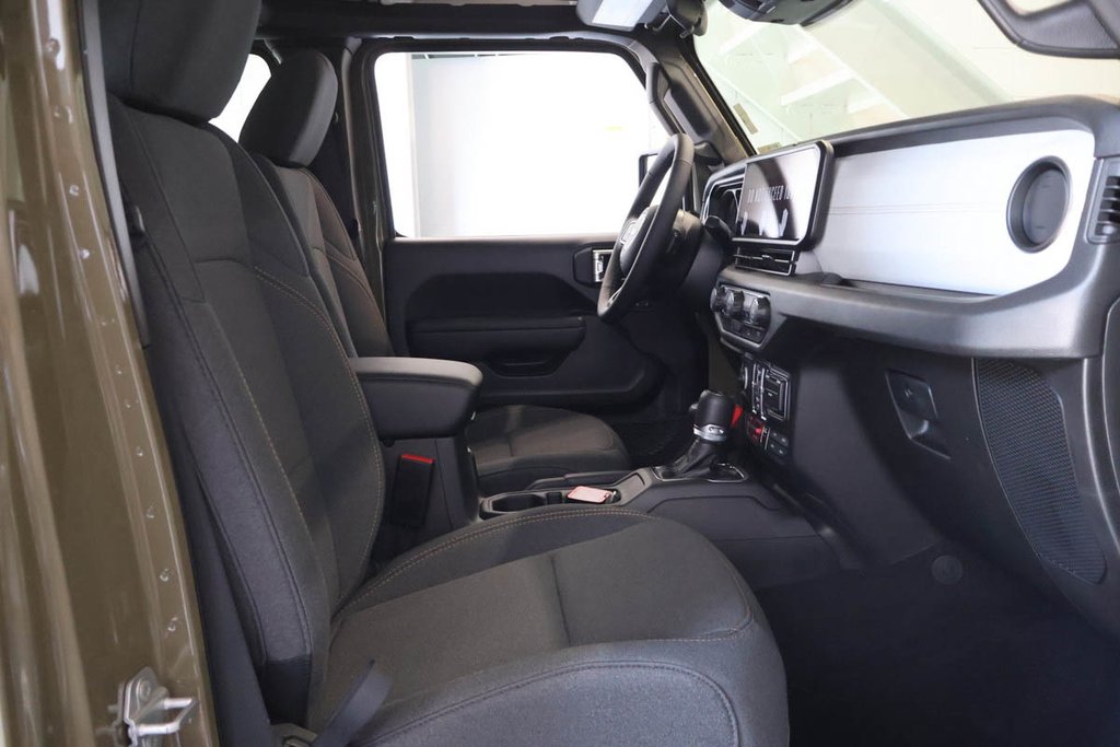 Jeep Wrangler 4-Door WILLYS 2026 à Terrebonne, Québec - 10 - w1024h768px