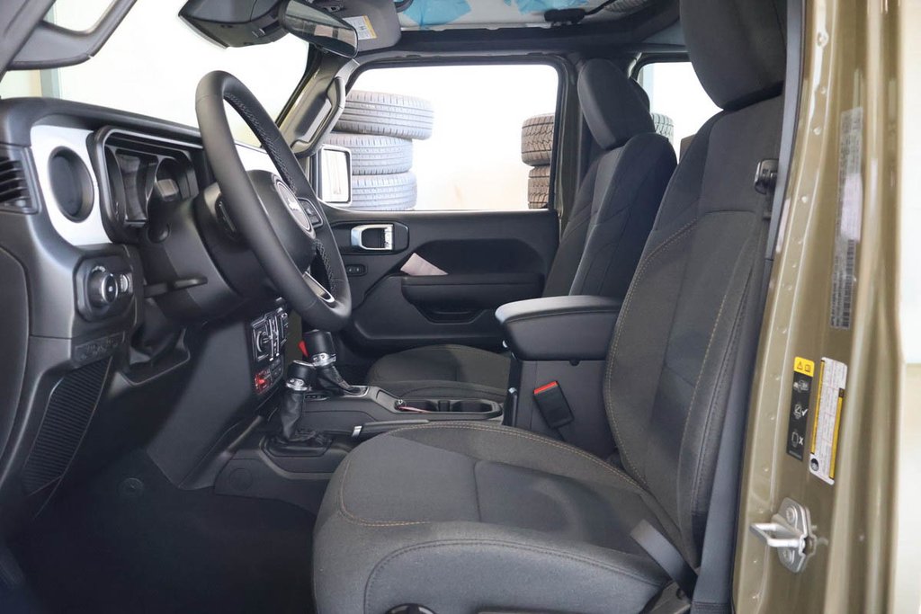Jeep Wrangler 4-Door WILLYS 2026 à Terrebonne, Québec - 8 - w1024h768px