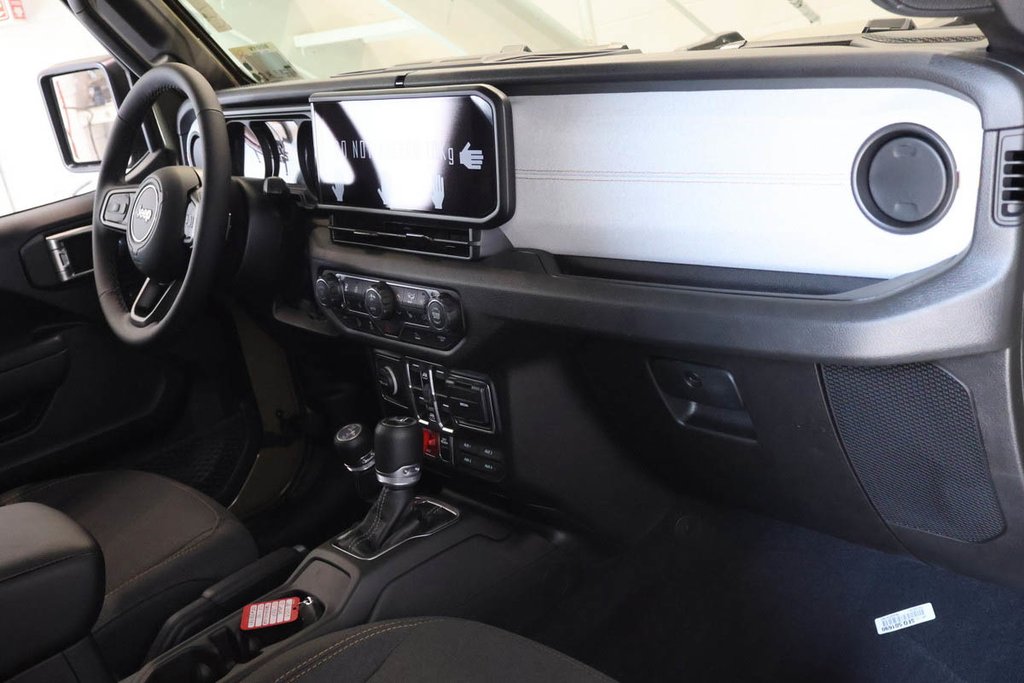 Jeep Wrangler 4-Door WILLYS 2026 à Terrebonne, Québec - 11 - w1024h768px