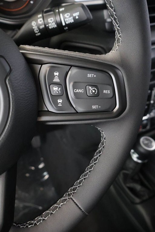 Jeep Wrangler 4-Door WILLYS 2026 à Terrebonne, Québec - 14 - w1024h768px