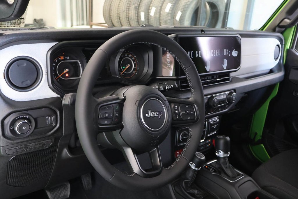 Jeep Wrangler 4-Door WILLYS 2026 à Terrebonne, Québec - 12 - w1024h768px