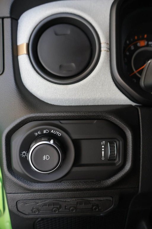 Jeep Wrangler 4-Door WILLYS 2026 à Terrebonne, Québec - 18 - w1024h768px