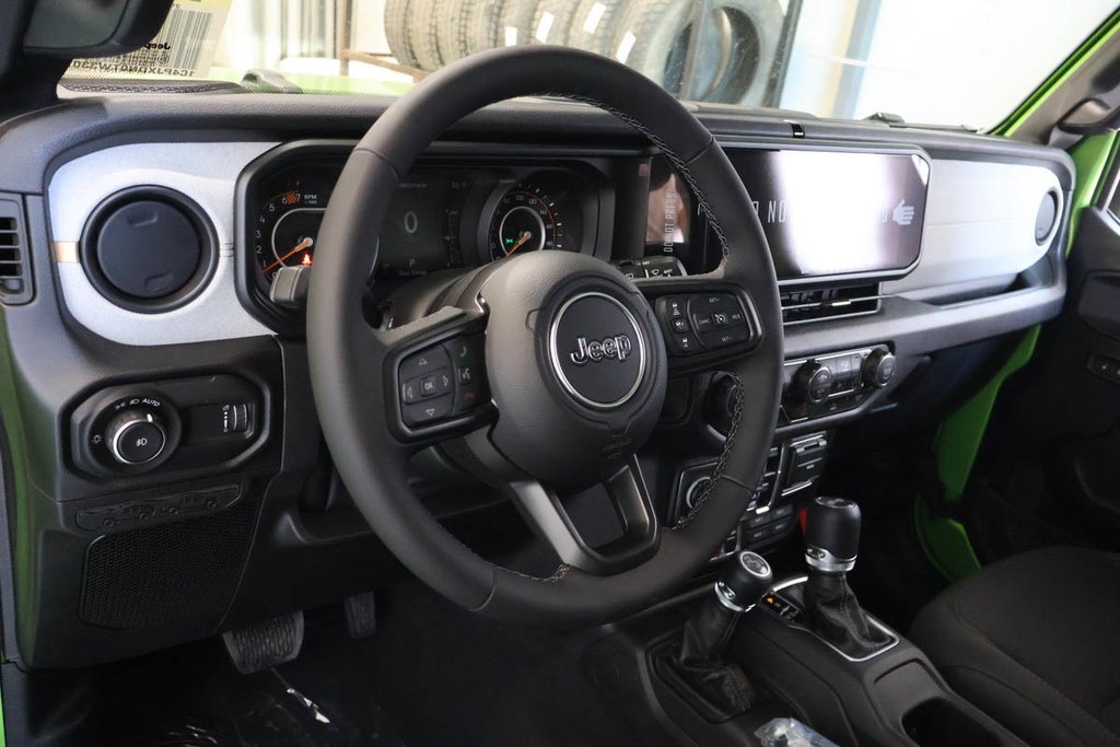 Jeep Wrangler 4-Door WILLYS 2026 à Terrebonne, Québec - 12 - w1024h768px