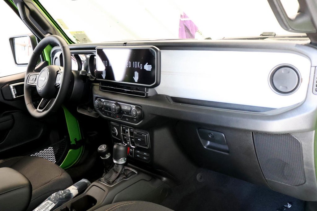 Jeep Wrangler 4-Door WILLYS 2026 à Terrebonne, Québec - 11 - w1024h768px