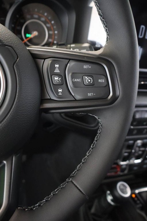 Jeep Wrangler 4-Door WILLYS 2026 à Terrebonne, Québec - 14 - w1024h768px