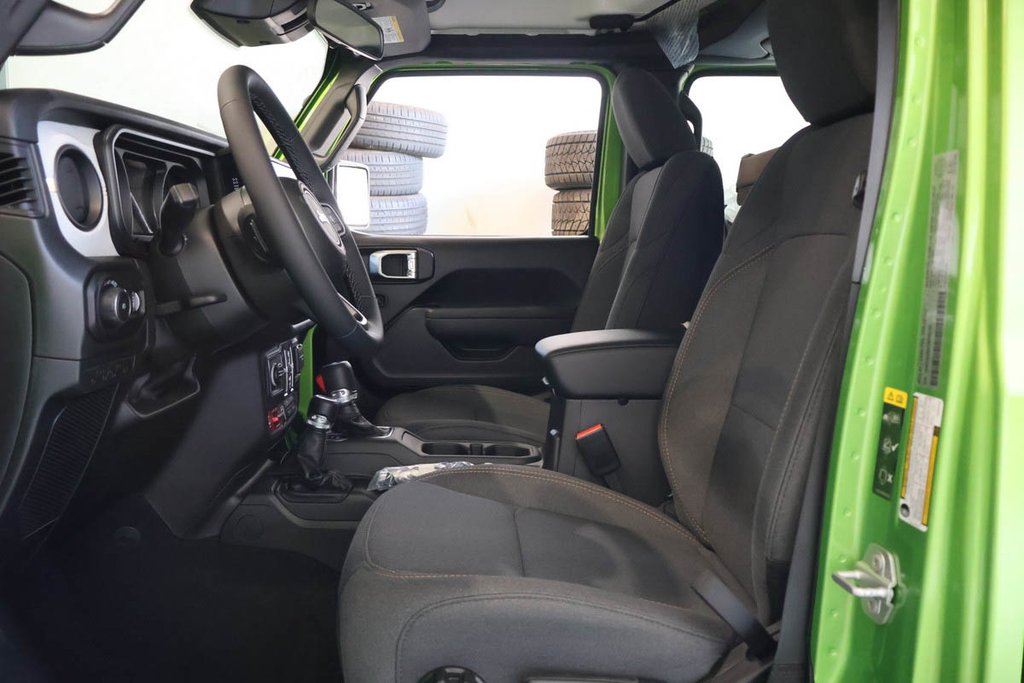 Jeep Wrangler 4-Door WILLYS 2026 à Terrebonne, Québec - 8 - w1024h768px