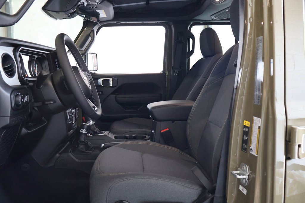 2026 Jeep Wrangler 4-Door SPORT S in Terrebonne, Quebec - 8 - w1024h768px
