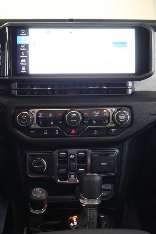 2026 Jeep Wrangler 4-Door SPORT S in Terrebonne, Quebec - 15 - w1024h768px