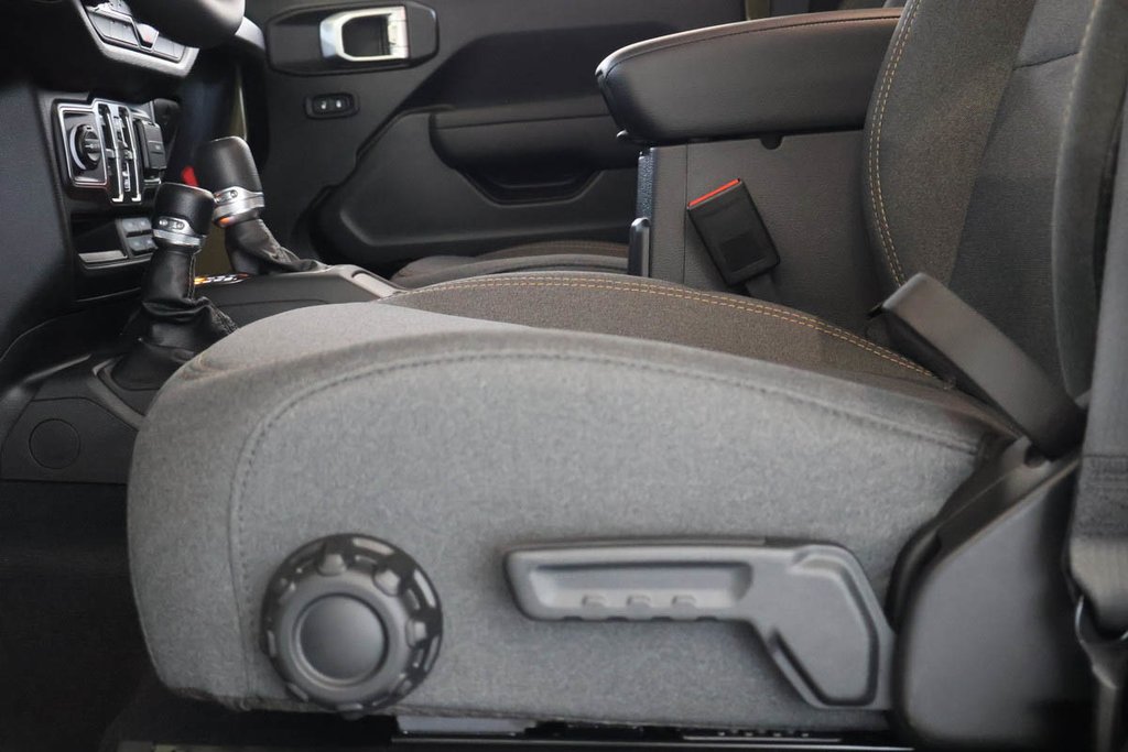 2026 Jeep Wrangler 4-Door SPORT S in Terrebonne, Quebec - 9 - w1024h768px