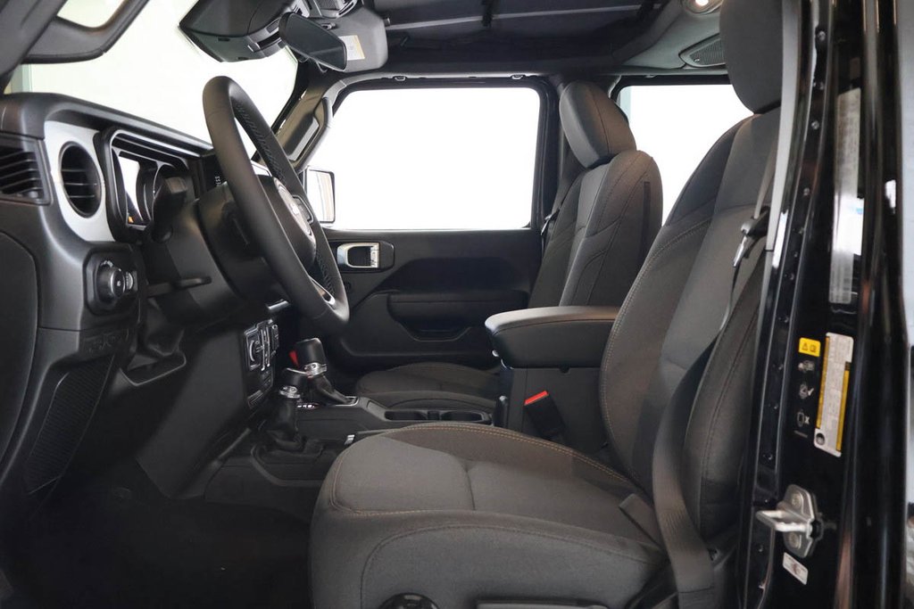 2026 Jeep Wrangler 4-Door SPORT S in Terrebonne, Quebec - 8 - w1024h768px