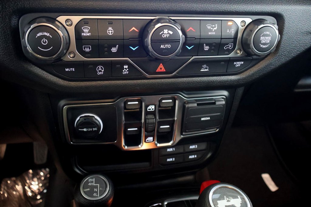 2026 Jeep Wrangler 4-Door SPORT S in Terrebonne, Quebec - 17 - w1024h768px