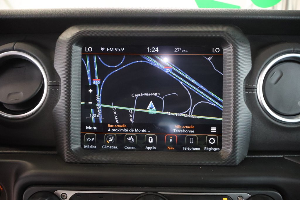 2022 Jeep Wrangler 4xe SAHARA + PHEV + 4X4 + TOIT RIGIDE in Terrebonne, Quebec - 18 - w1024h768px