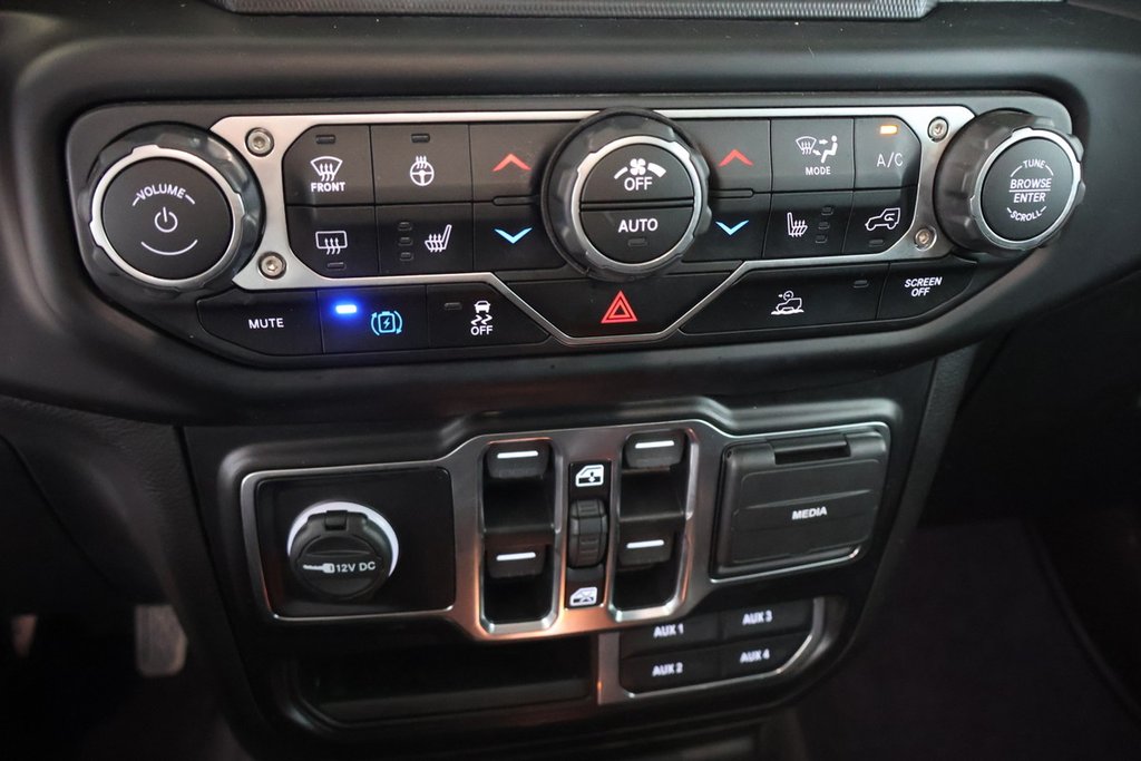 2022 Jeep Wrangler 4xe SAHARA + PHEV + 4X4 + TOIT RIGIDE in Terrebonne, Quebec - 19 - w1024h768px