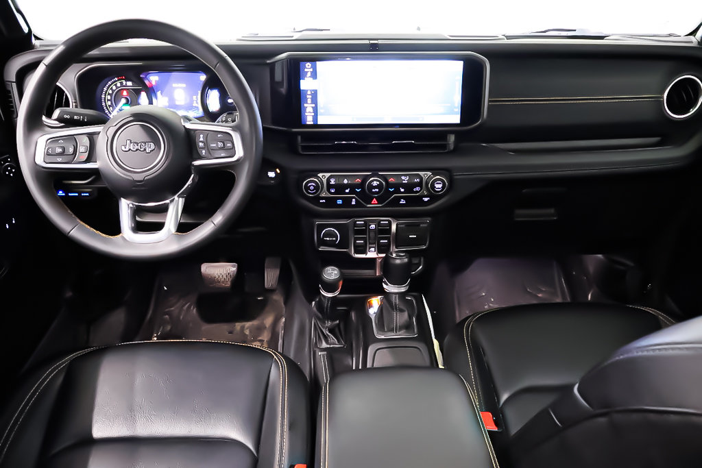 2024 Jeep Wrangler 4xe SAHARA + HYBRIDE + 4X4 + TOIT RIGIDE in Terrebonne, Quebec - 13 - w1024h768px