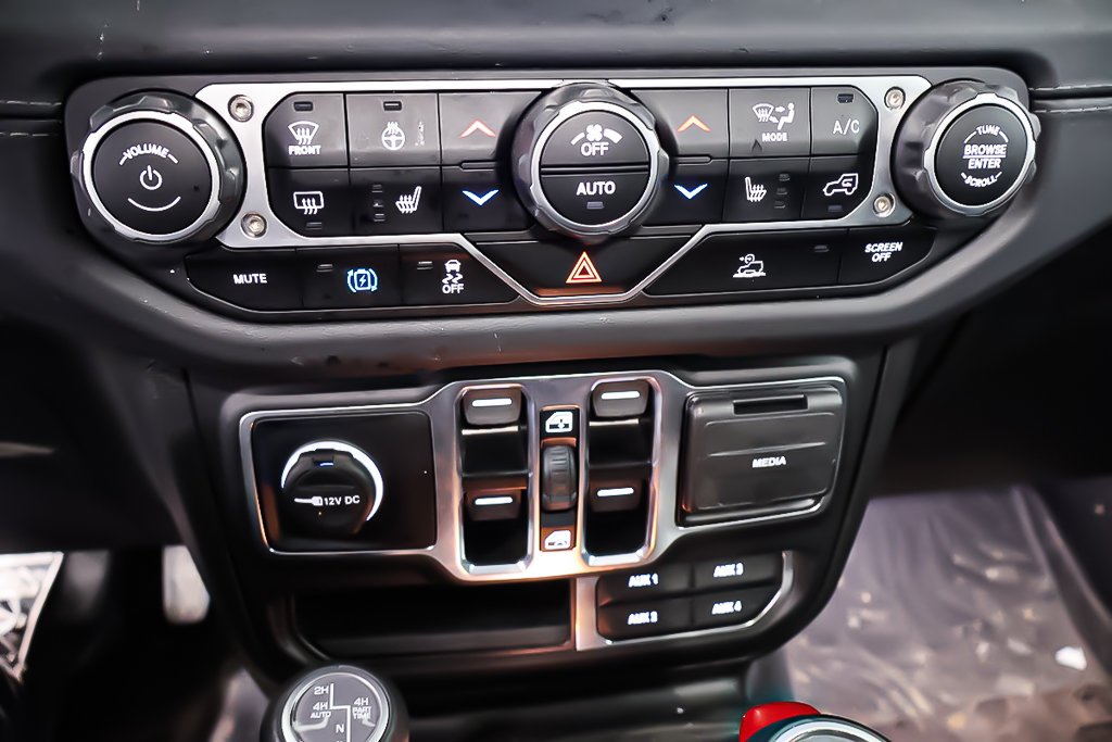 2024 Jeep Wrangler 4xe SAHARA + HYBRIDE + 4X4 + TOIT RIGIDE in Terrebonne, Quebec - 23 - w1024h768px