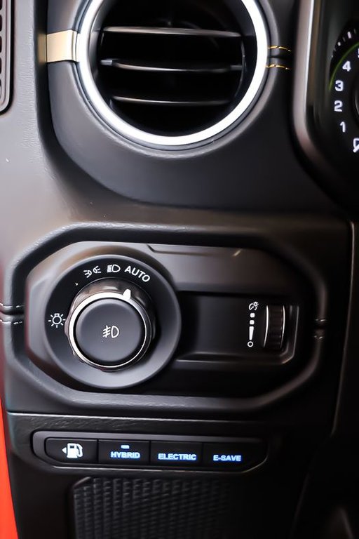 Jeep Wrangler 4XE SAHARA + 4X4 + HYBRIDE + TOIT RIGIDE 2024 à Terrebonne, Québec - 19 - w1024h768px