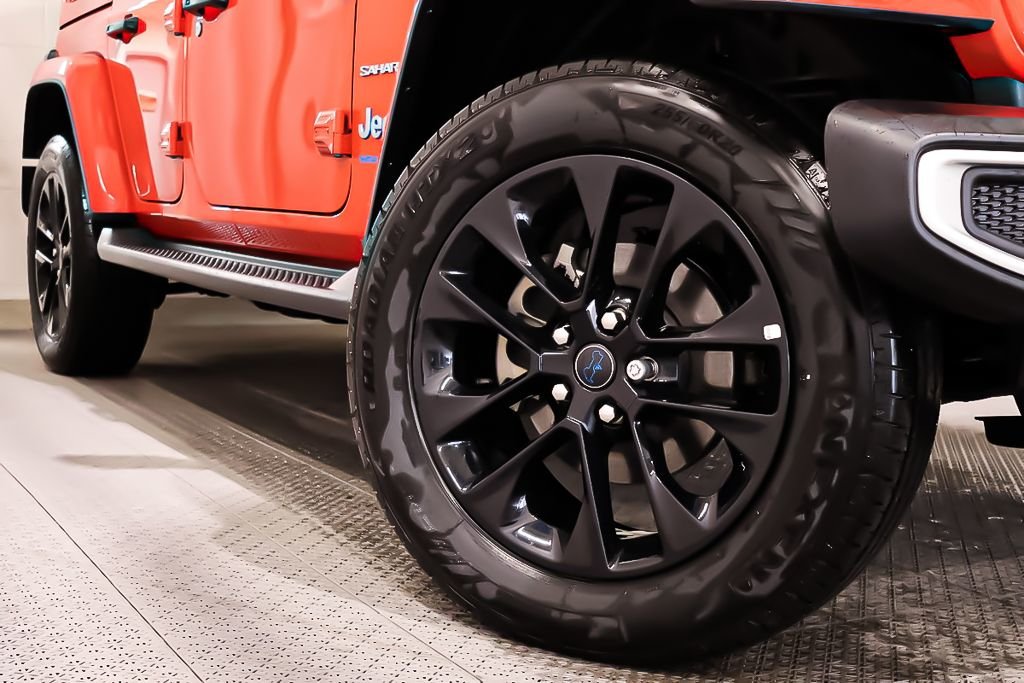 Jeep Wrangler 4XE SAHARA + 4X4 + HYBRIDE + TOIT RIGIDE 2024 à Terrebonne, Québec - 7 - w1024h768px