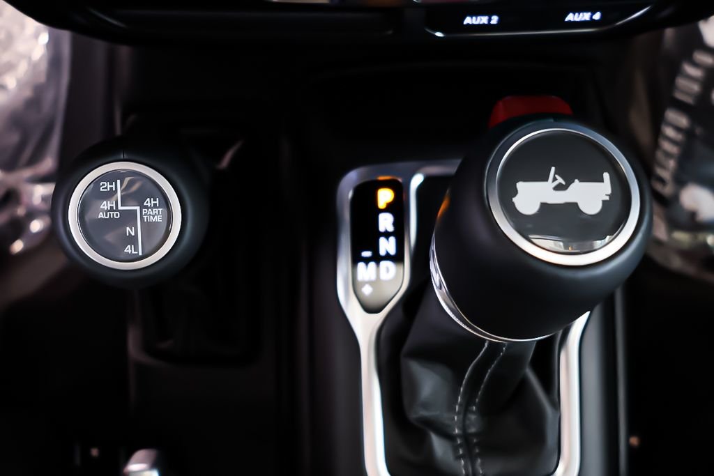 Jeep Wrangler 4XE SAHARA + 4X4 + HYBRIDE + TOIT RIGIDE 2024 à Terrebonne, Québec - 18 - w1024h768px