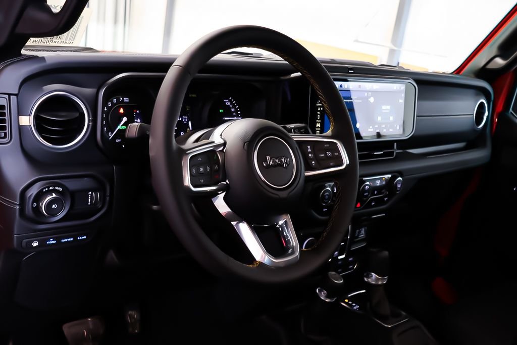 Jeep Wrangler 4XE SAHARA + 4X4 + HYBRIDE + TOIT RIGIDE 2024 à Terrebonne, Québec - 12 - w1024h768px