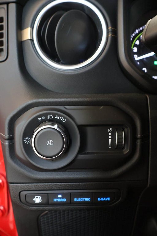 Jeep Wrangler 4xe SAHARA + 4X4 + PHEV + TOIT RIGIDE 2024 à Terrebonne, Québec - 26 - w1024h768px