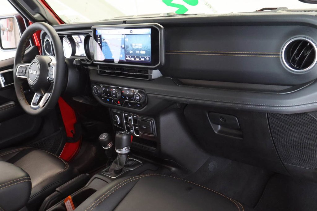 Jeep Wrangler 4xe SAHARA + 4X4 + PHEV + TOIT RIGIDE 2024 à Terrebonne, Québec - 14 - w1024h768px