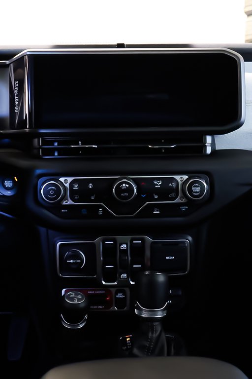 2025 Jeep Wrangler 4xe WILLYS in Terrebonne, Quebec - 15 - w1024h768px