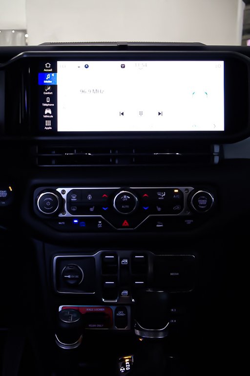 2025 Jeep Wrangler 4xe WILLYS in Terrebonne, Quebec - 15 - w1024h768px