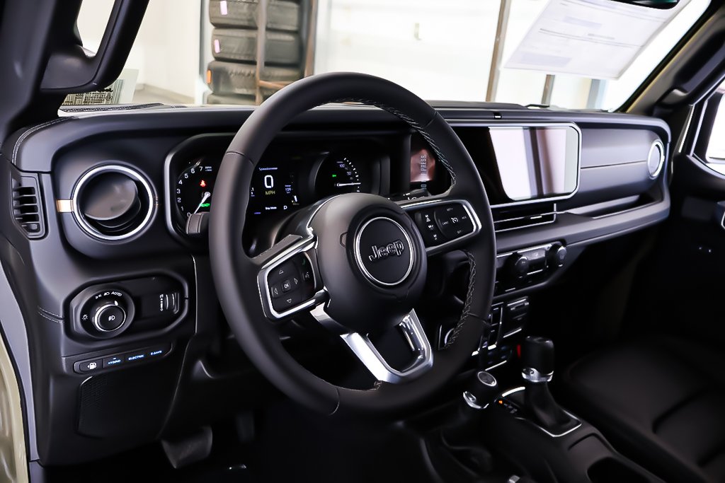 Jeep Wrangler 4xe SAHARA 2025 à Terrebonne, Québec - 12 - w1024h768px