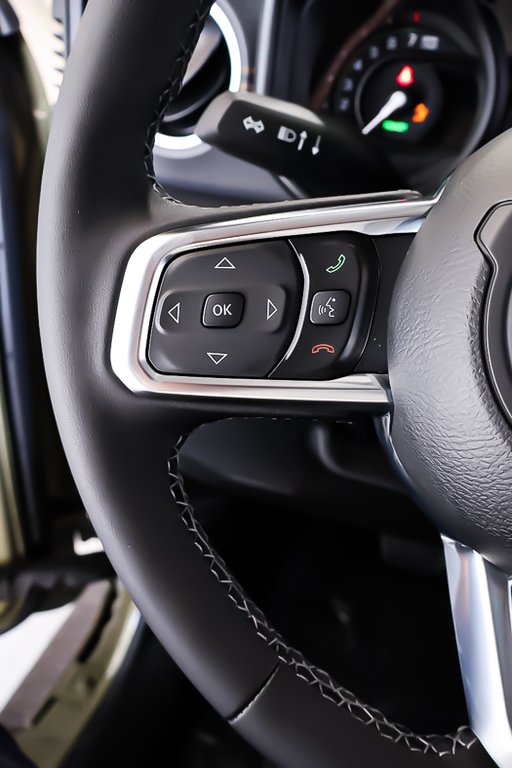 Jeep Wrangler 4xe SAHARA 2025 à Terrebonne, Québec - 13 - w1024h768px