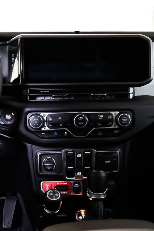 Jeep Wrangler 4XE WILLYS 2025 à Terrebonne, Québec - 15 - w1024h768px