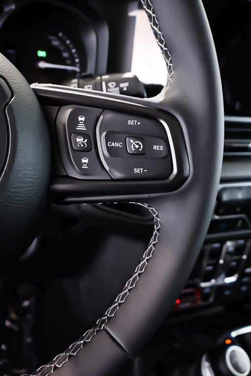 Jeep Wrangler 4XE WILLYS 2025 à Terrebonne, Québec - 13 - w1024h768px