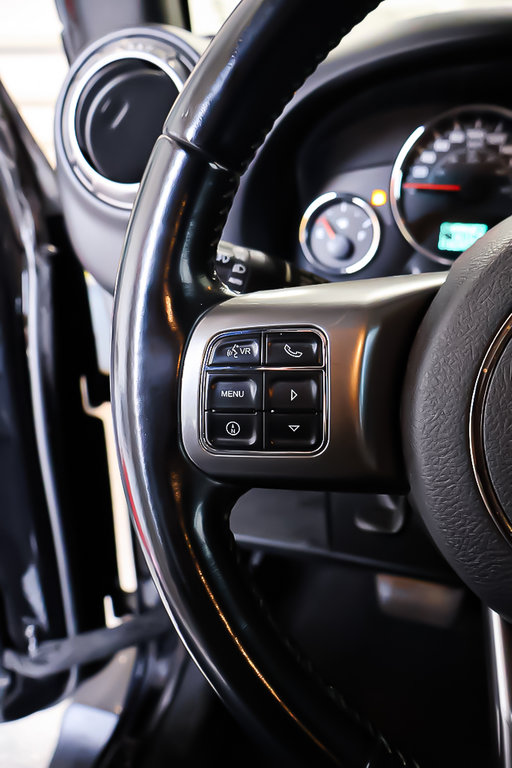 Jeep WRANGLER JK UNLIMITED ALTITUDE + 4X4 + CUIR + NAVIGATION GPS 2018 à Terrebonne, Québec - 15 - w1024h768px