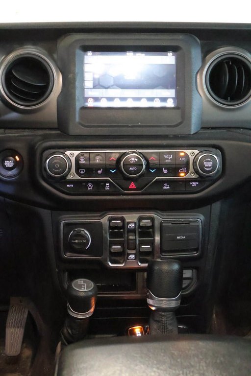 2021 Jeep Wrangler Unlimited WILLYS + 4X4 + TOIT RIGIDE in Terrebonne, Quebec - 19 - w1024h768px