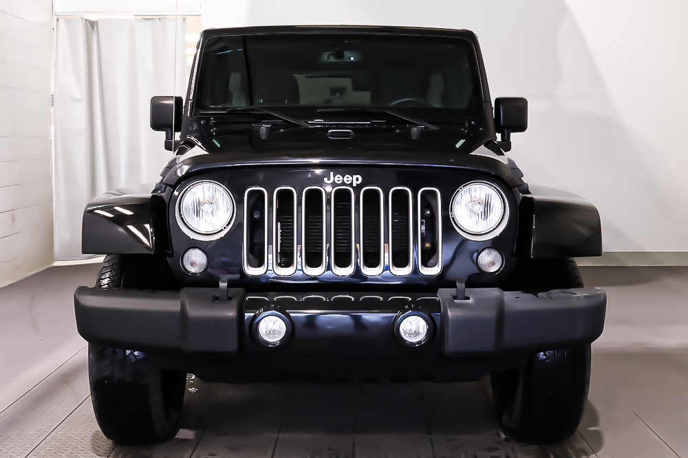 Jeep Wrangler UNLIMITED + SAHARA + 4X4 + TOIT RIGIDE 2017 à Terrebonne, Québec - 2 - w1024h768px