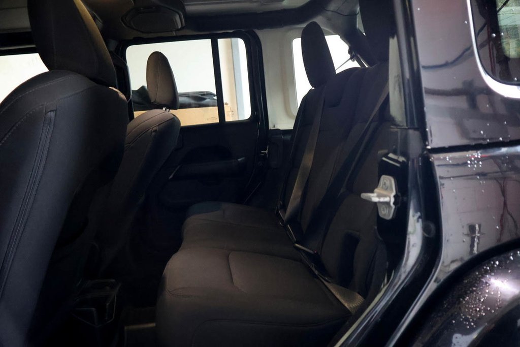 Jeep Wrangler UNLIMITED SAHARA + 4X4 + V6 3.6L + MAGS 18 2019 à Terrebonne, Québec - 27 - w1024h768px